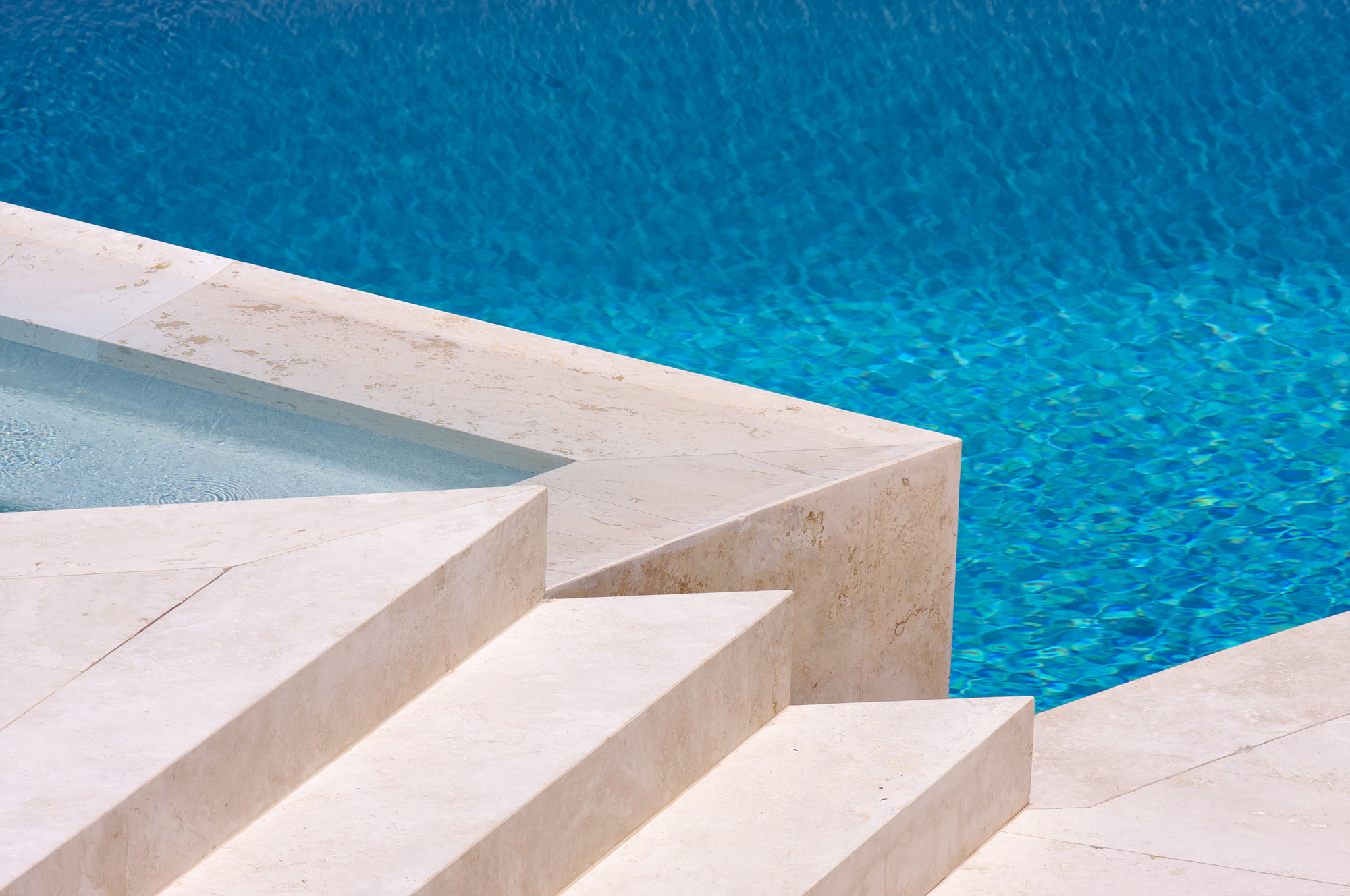 Choosing Custom Pool Builders: Top Tips for Your Dream Pool